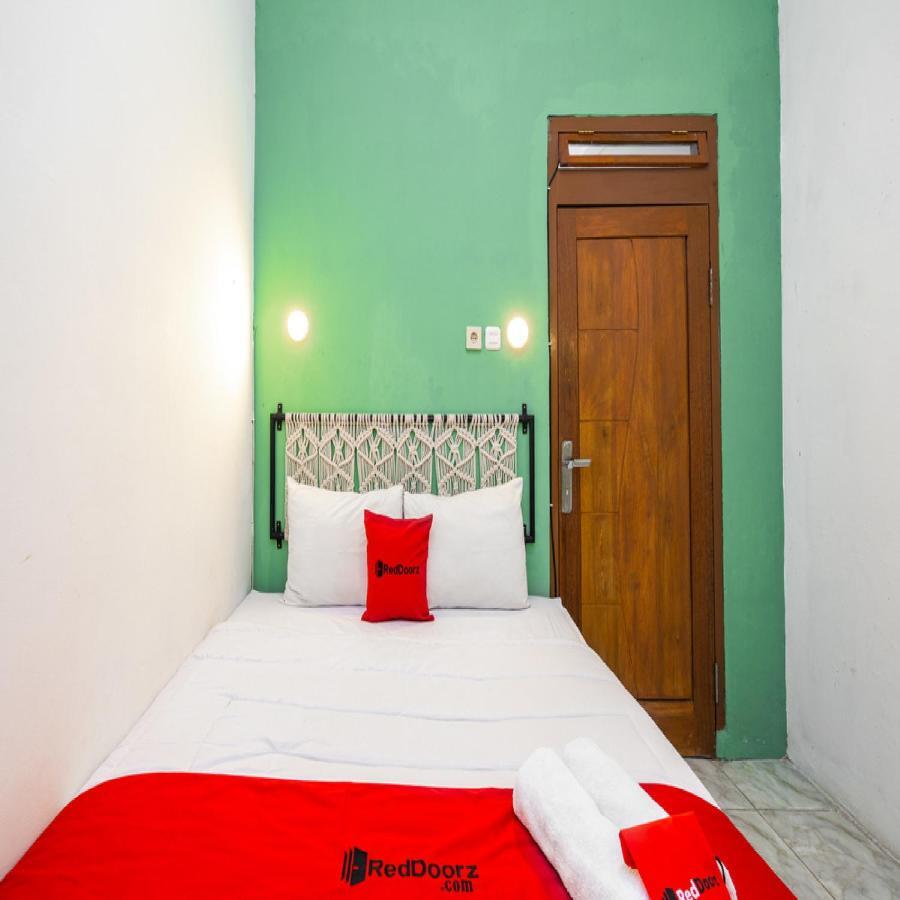 Reddoorz Near Exit Toll Tanah Baru Bogor Apartment Exterior photo